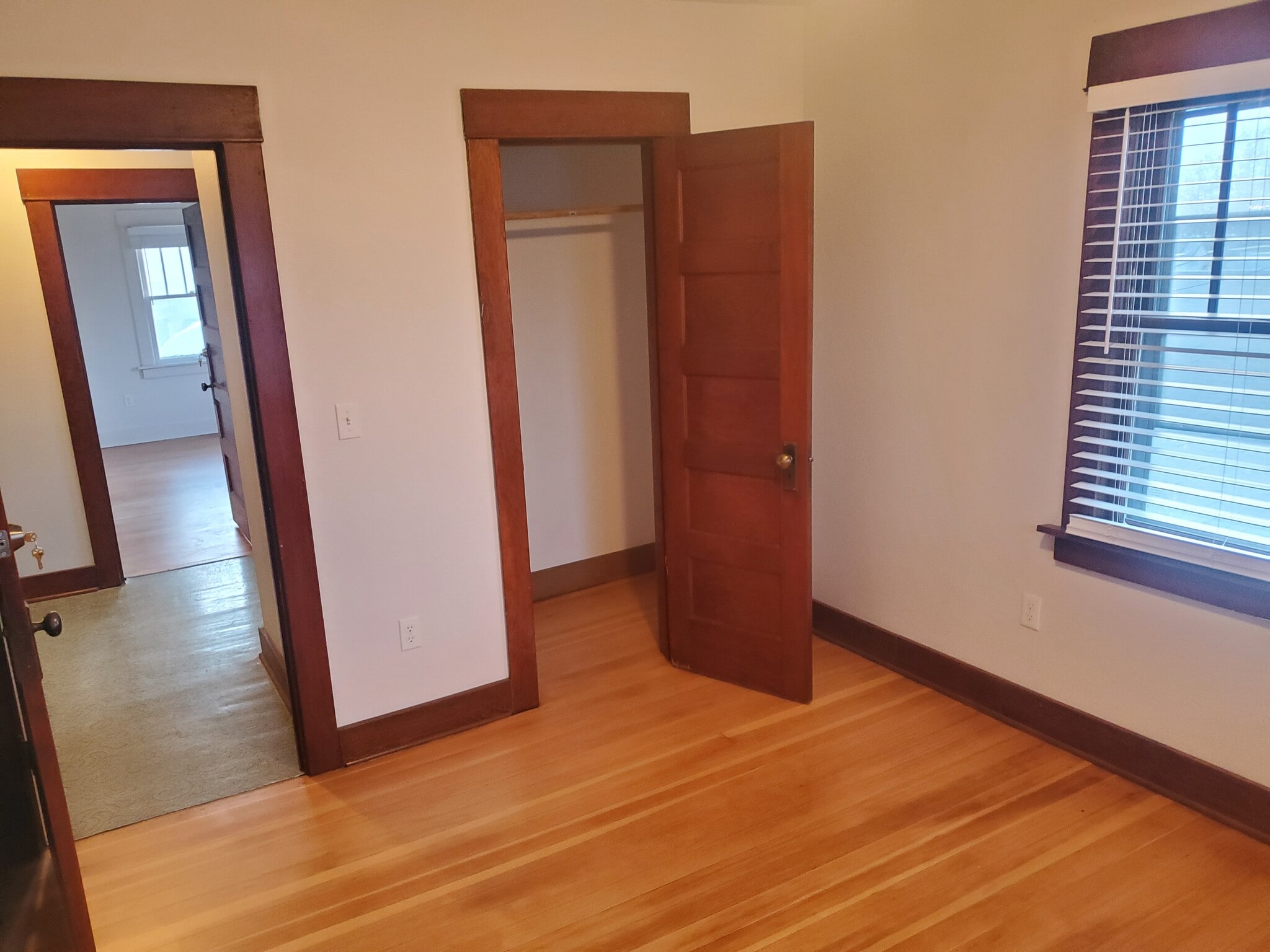 Building Photo - 115 N Oregon St