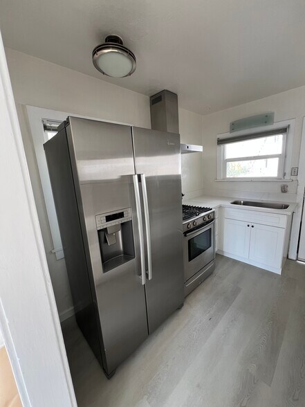 Building Photo - 3004 Highland Ave