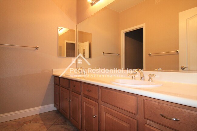 Building Photo - Wonderful 4bd/2.5ba Elk Grove Home with 3 ...