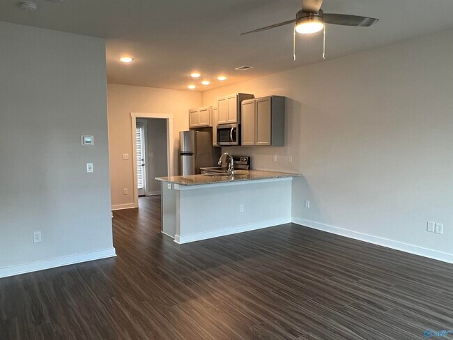Building Photo - 407 Falls Pointe