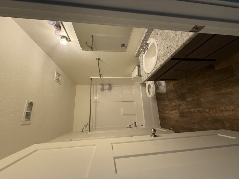 Building Photo - 671 N 30 E