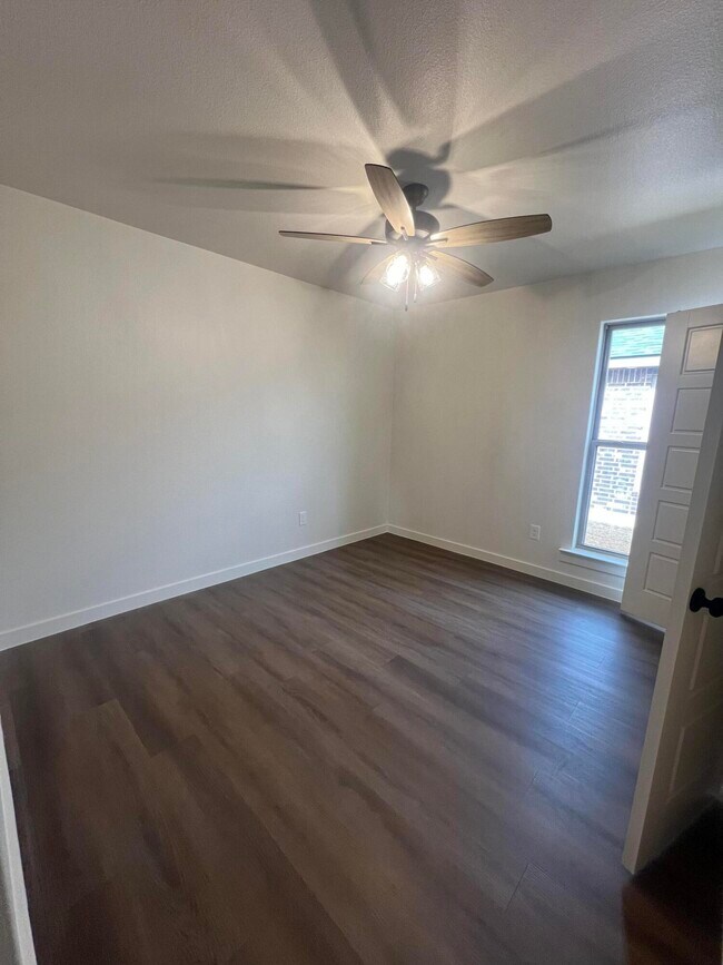 Building Photo - 3111 140th St