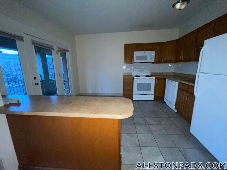 Building Photo - 1131 Commonwealth Ave