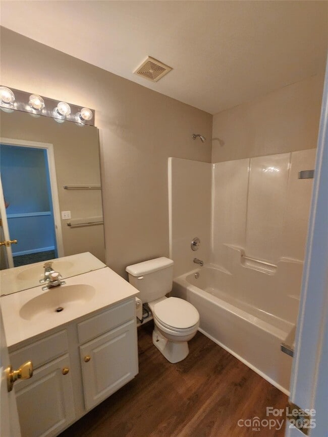Building Photo - 3242 Mannington Dr