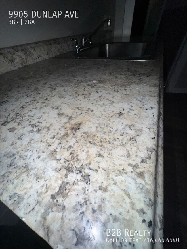 Building Photo - 9905 Dunlap Ave