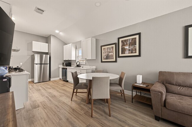 Building Photo - 4309 Beggs St