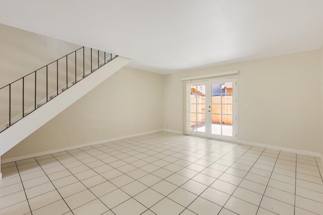 Building Photo - 985 Bellhurst Ave