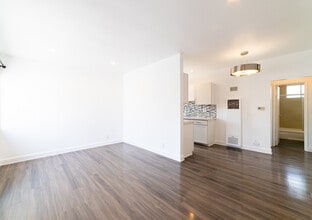 Building Photo - 319 Heliotrope Dr