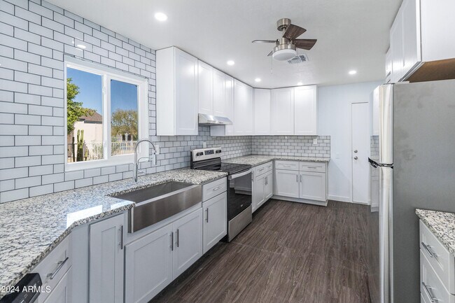 Building Photo - 7034 S 42nd St