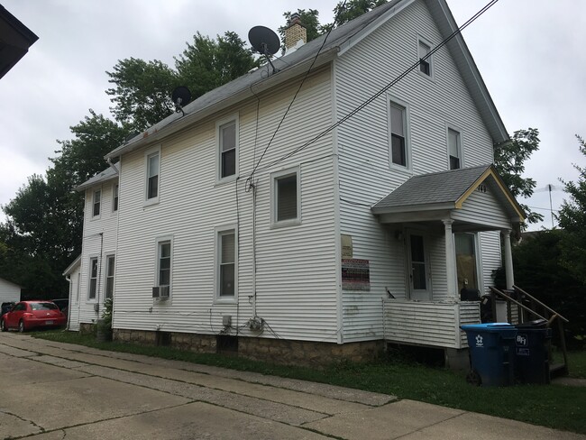 Building Photo - 749 Superior St