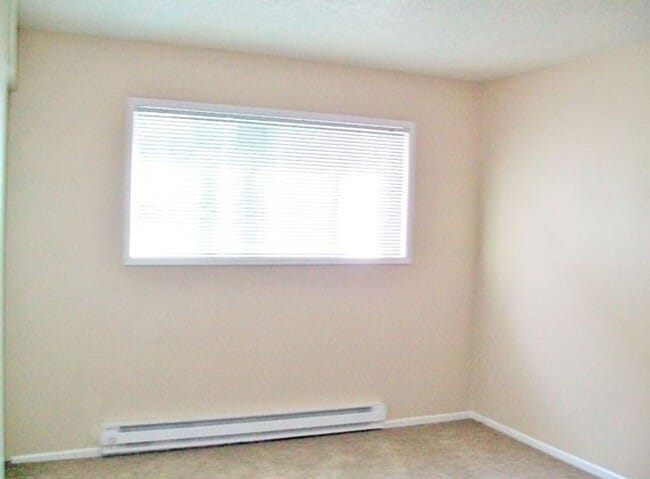 Building Photo - Light & Bright 2-Bedroom w/Dishwasher & Parking!
