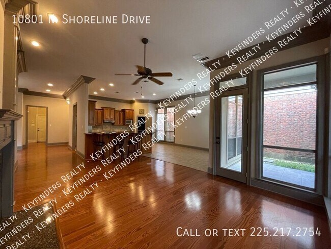 Building Photo - 10801 N Shoreline Ave
