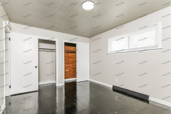 Building Photo - 718 Bristol Rd