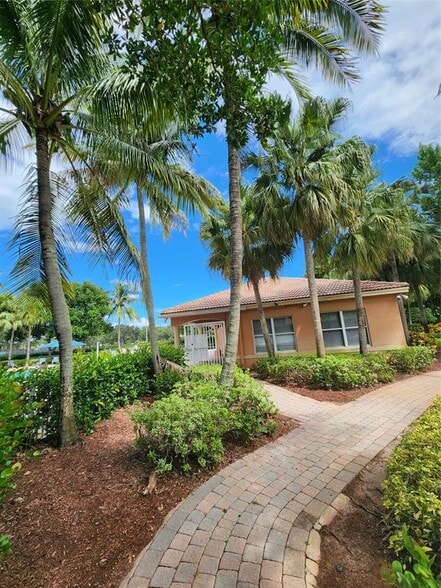 Building Photo - 956 NW 126th Ter