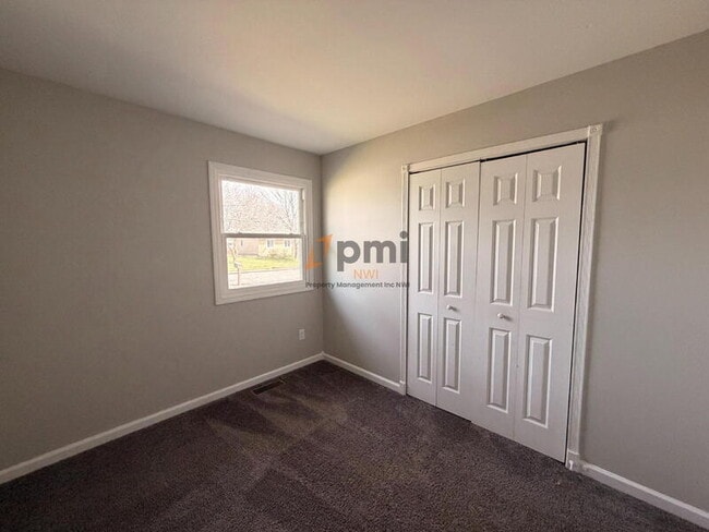 Building Photo - 424a Sequoia Dr