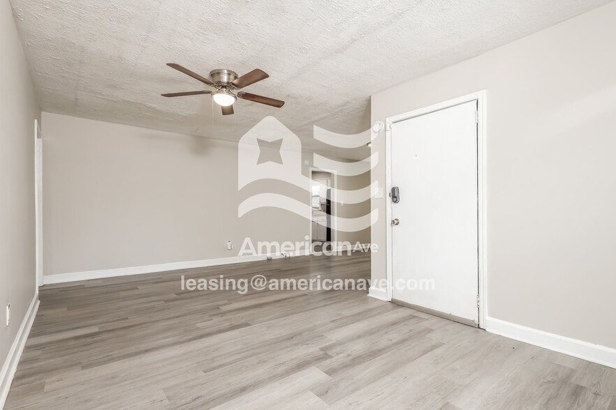 Building Photo - 2839 Schaul St