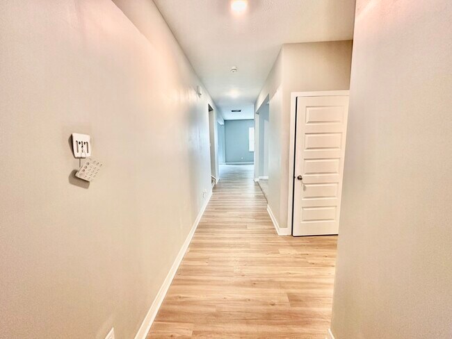 Building Photo - 1287 Bristol Pl