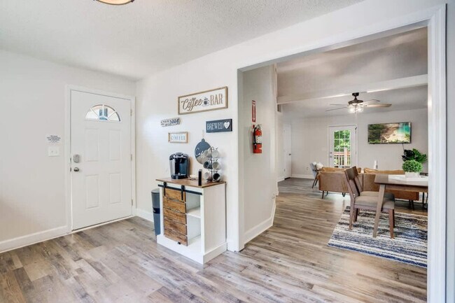 Building Photo - 408 Martin St