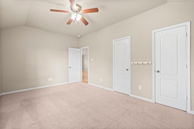 Building Photo - 2827 Lockeridge Oaks Dr
