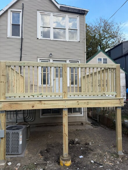 Building Photo - 1726 N Artesian Ave