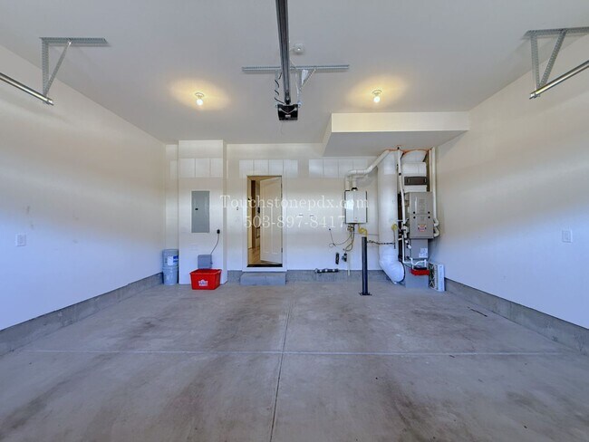 Building Photo - RECEIVE $500 OFF! READY NOW! CALL TODAY! Modern Hillsboro Townhome with AC, Electric Fireplace, a...