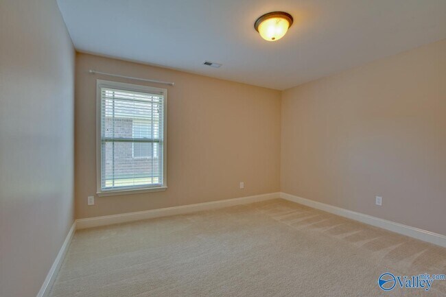 Building Photo - 5010 Montauk Trail SE
