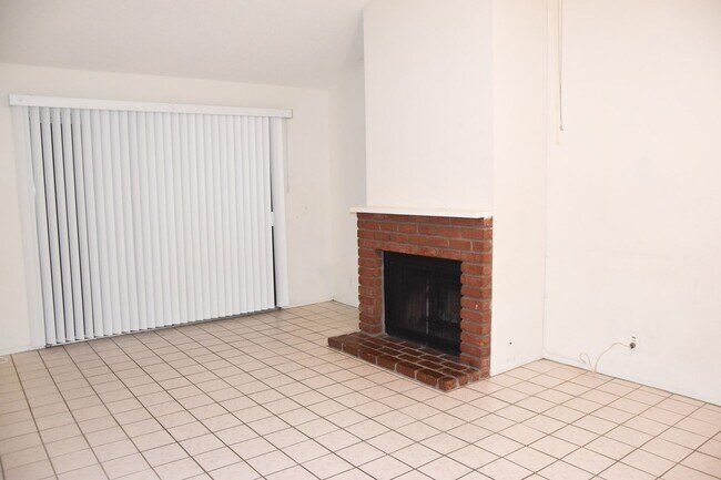 Building Photo - Cypress (125-127) South