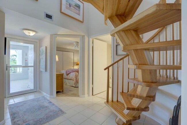 Building Photo - 143 Bay Colony Dr N