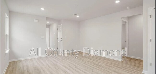 Building Photo - 6615 Kettles St