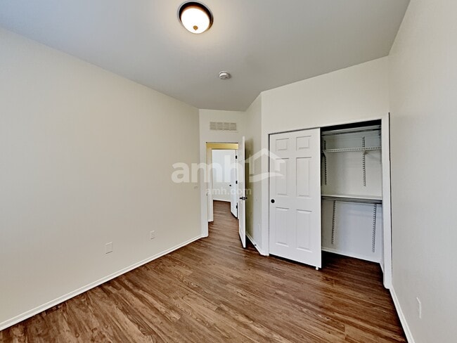 Building Photo - 576 E Calle De Ocaso