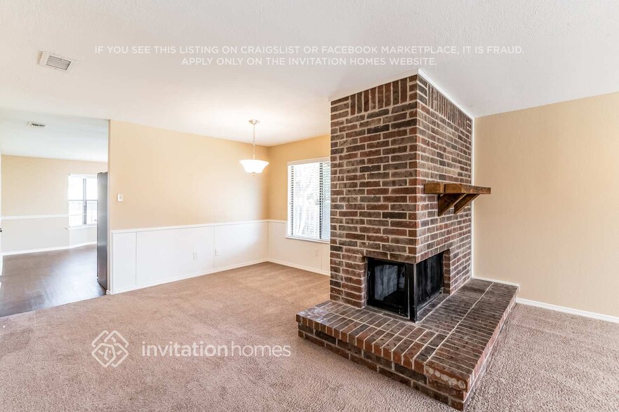 Building Photo - 1031 Bellflower Dr