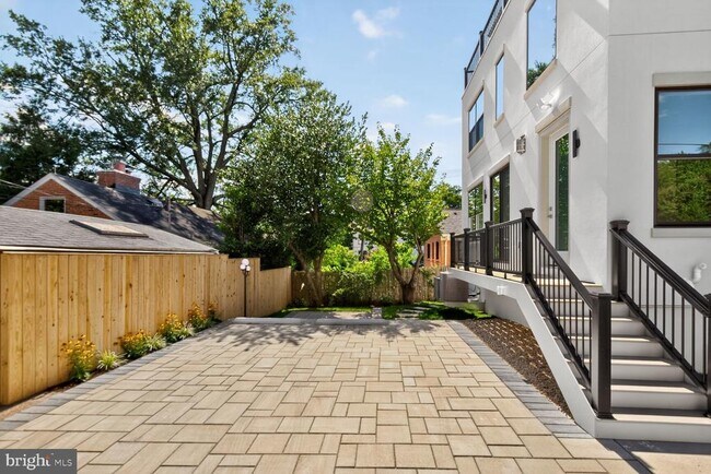 Building Photo - 5310 Cathedral Ave NW