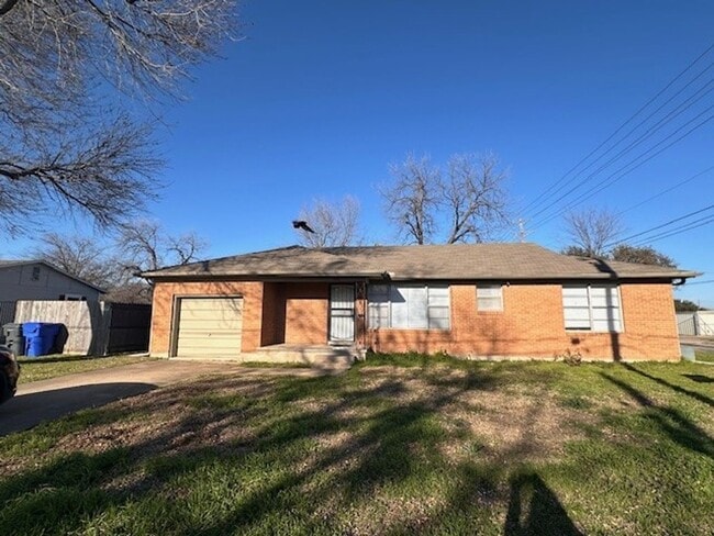 Primary Photo - Spacious Baylor University Home