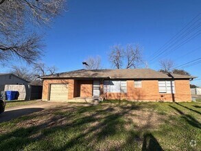Building Photo - Spacious Baylor University Home