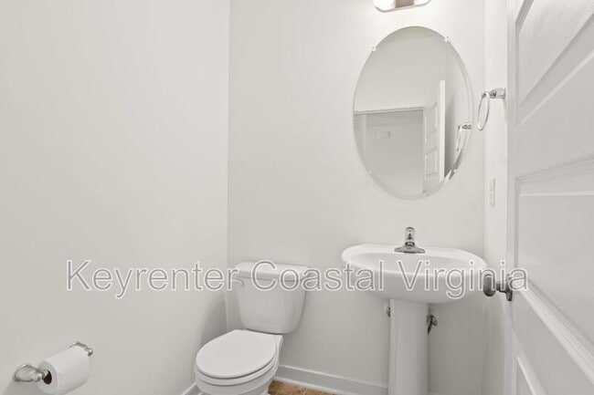 Building Photo - 305 Tarn Ct