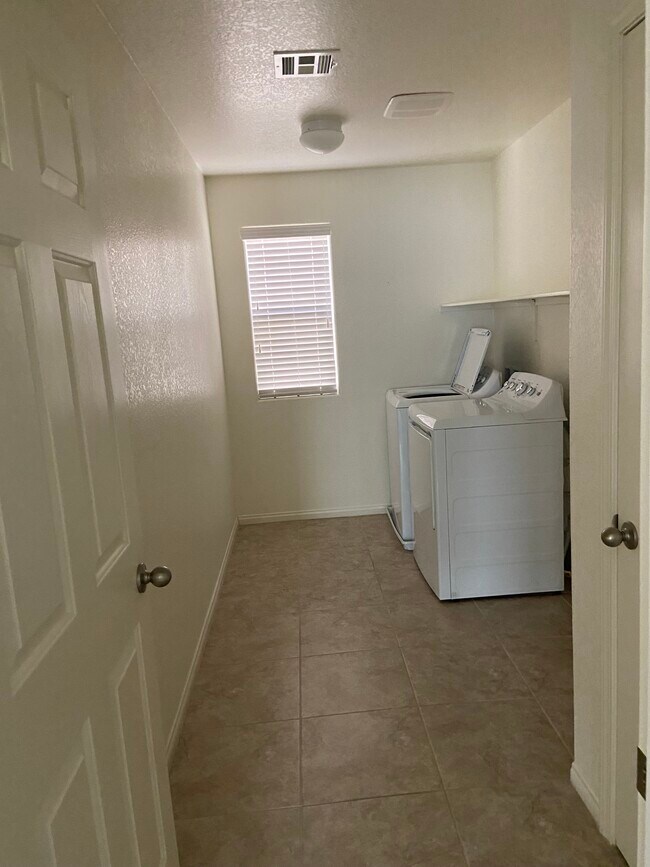 Upstairs laundry room - 2416 Splendid Manor Ct