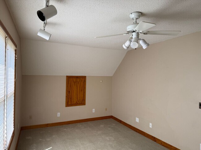 Building Photo - Chapin Lake Life - Call Lexington office for information 803-359-0793
