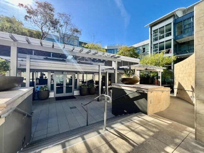 Building Photo - City living at its best! 2 BR/2 BA @ the M...