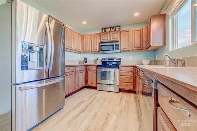 Building Photo - 5 Bedroom Home in South Boise _ Community ...