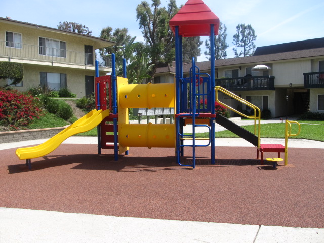 Building Photo - Mountain Crest Apartments