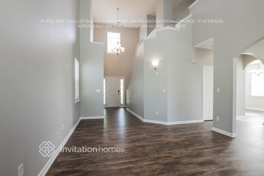 Building Photo - 4903 Abercromby St