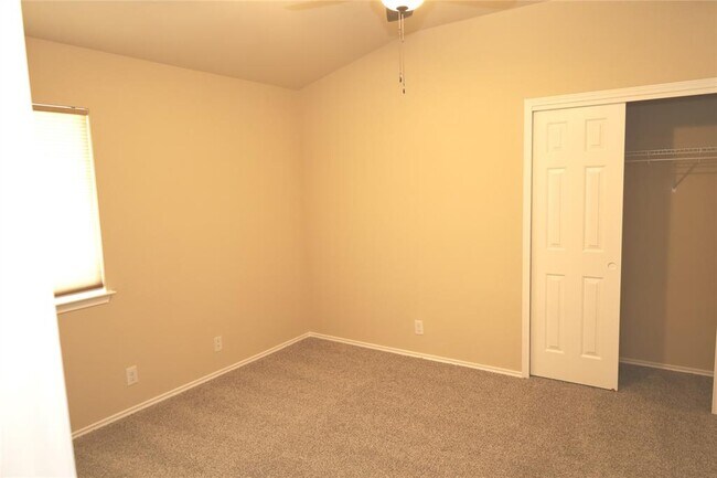 Building Photo - 1804 Golden Arrow Ave