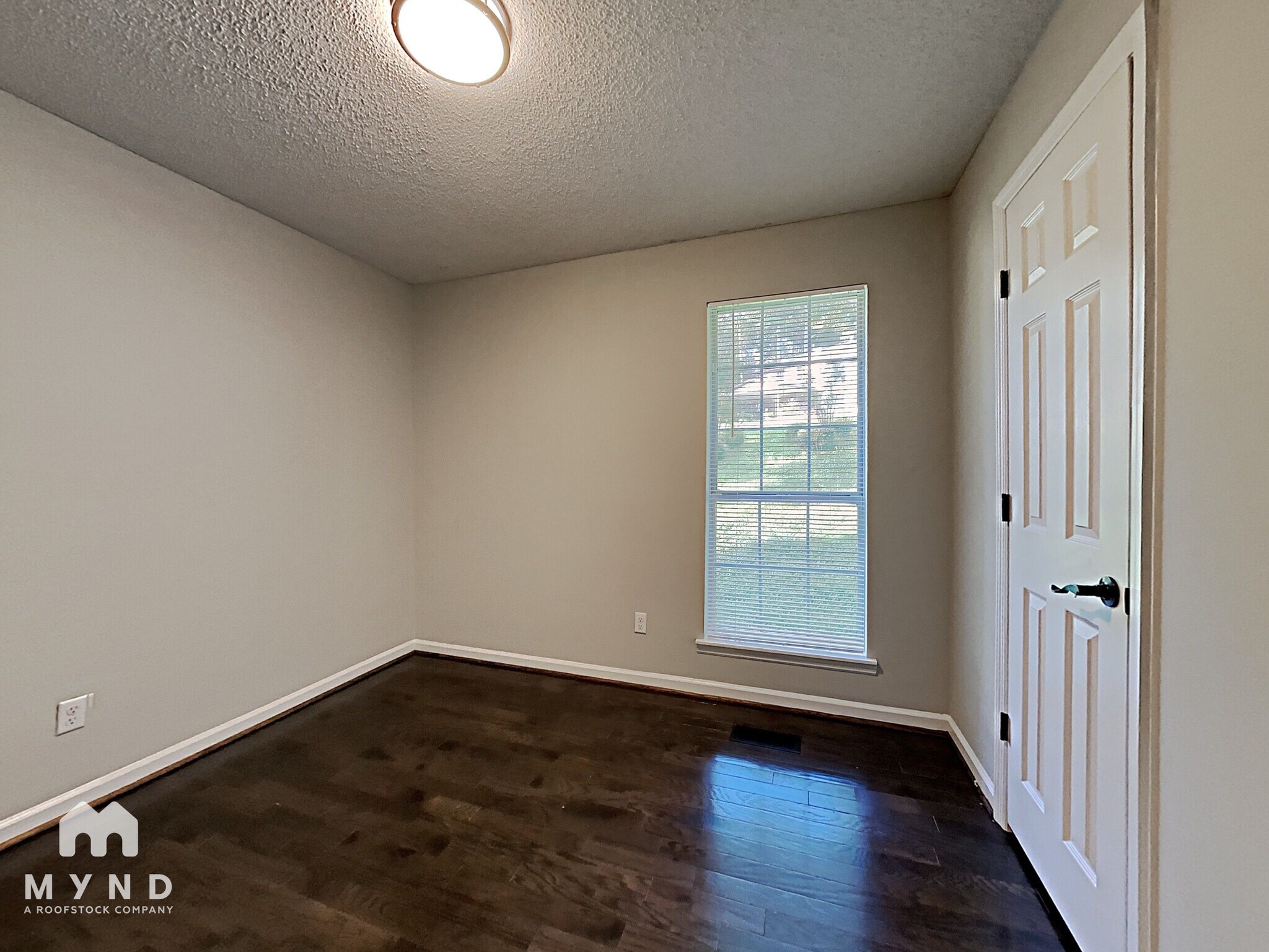 Building Photo - 1021 Medina Dr