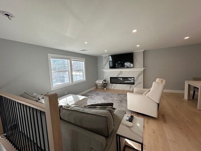 Building Photo - 456 Parsonage St