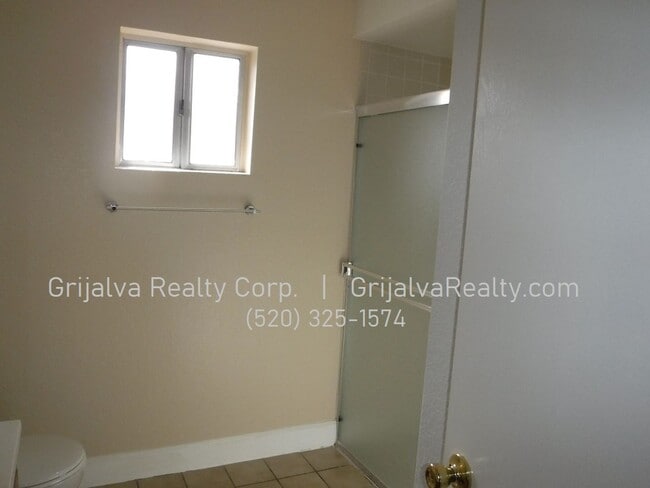 Building Photo - Cute 2 Bedroom, 2 Bath Townhome  (Speedway...