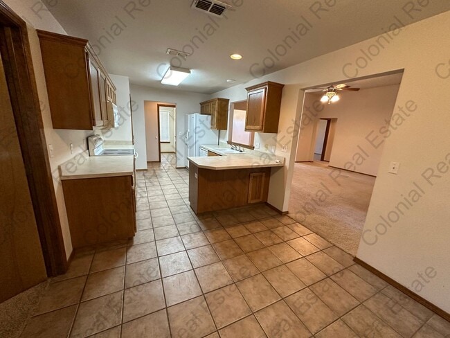 Building Photo - Spacious and nicely located on a cul-de-sac street 3 bedroom 2 bathroom home for rent.