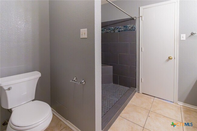 Building Photo - 4406 Bowles Dr