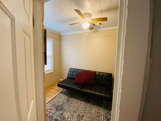 Building Photo - 2 Bedroom/1 Bath  - $1,060/Mo