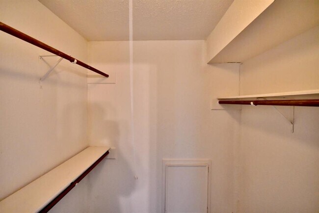 Building Photo - 4404 Basswood Ln