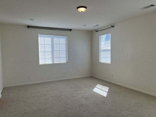 Building Photo - 5210 Village Green Ln